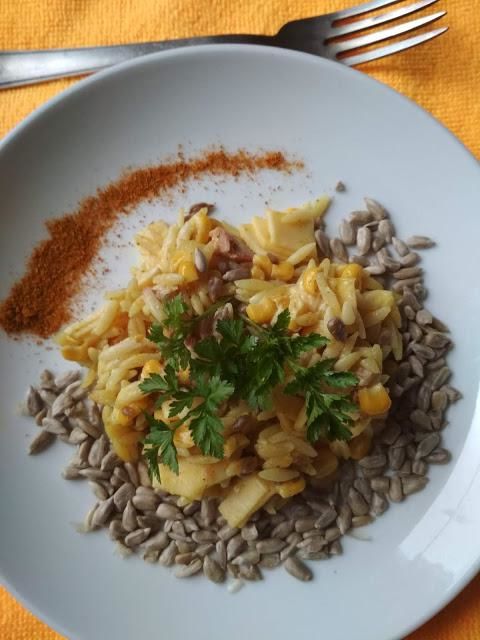 Sałatka makaronowa z curry