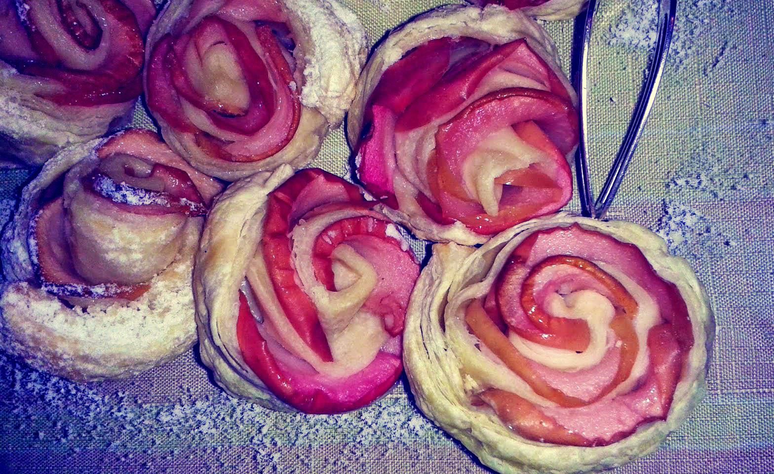 Różyczki jabłkowe we francuskim cieście