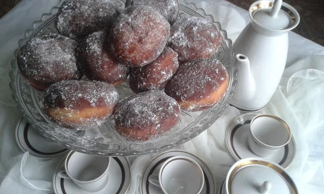 Pączki z wiśnią