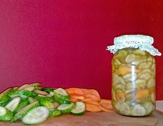Sałatka ogórkowa z marchwią i curry