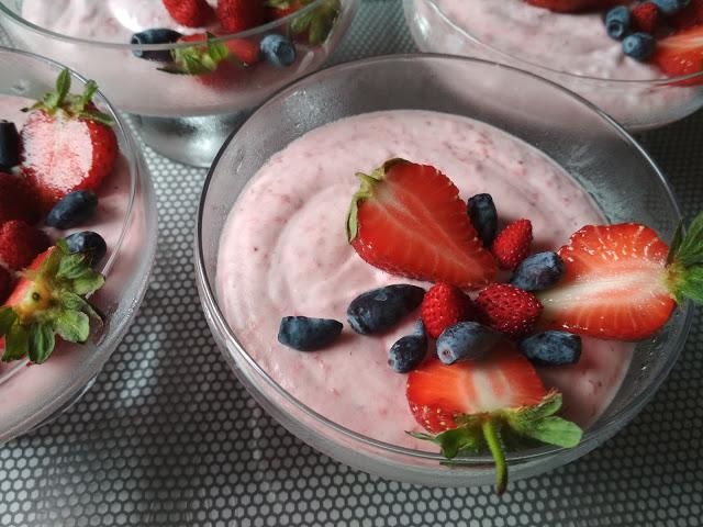 Zefir - deser truskawkowy.