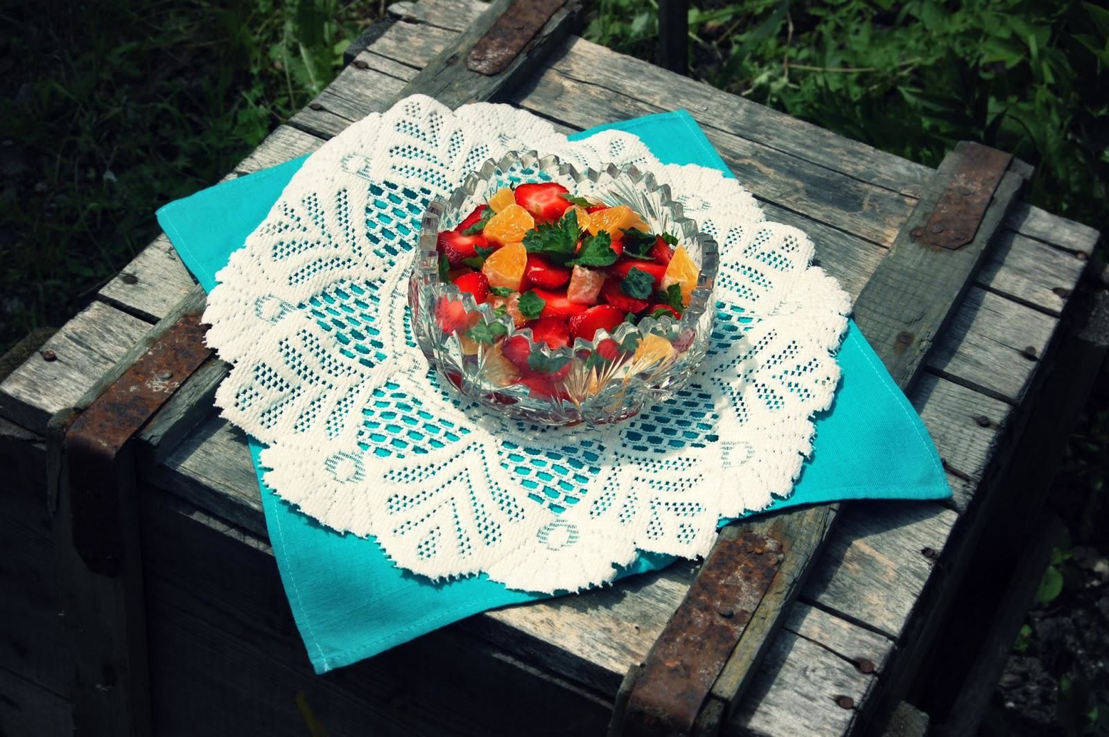Sałatka truskawkowa - wykwintna w smaku, prosta w przygotowaniu